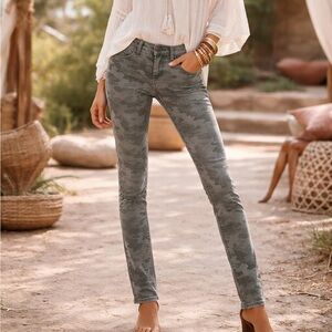 Universal Thread Gray Camo Stretch Skinny Pants Jeans Size 24R